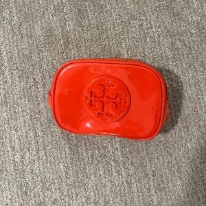 NWT TORY BURCH STACKED PATENT SMALL COSMETIC CASE